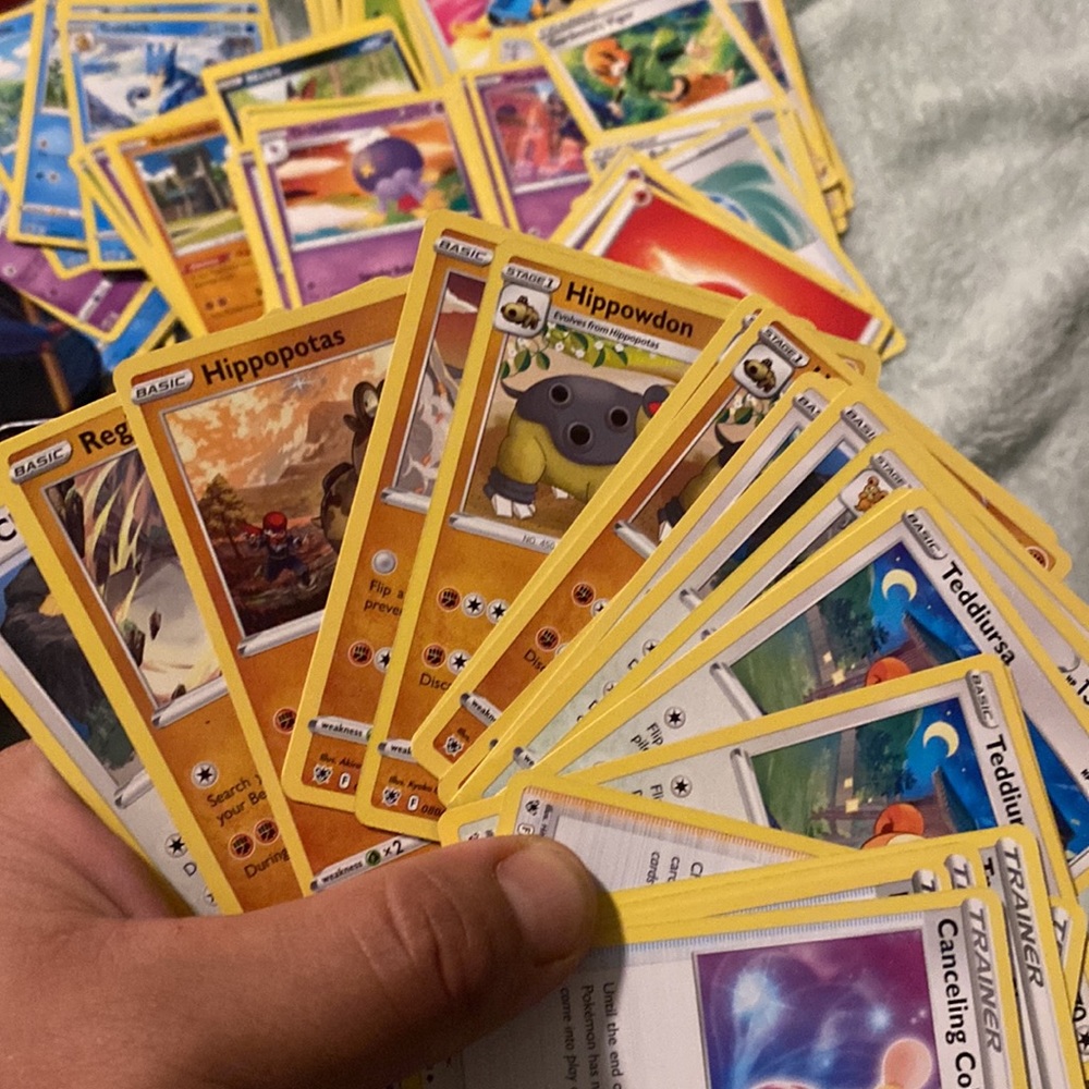 Basic Pokémon Cards - Picture 2 of 3